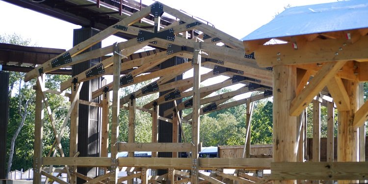 Busch Gardens' InvadR Goes Vertical!