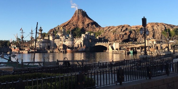 Robb & Elissa's 1st Day at Tokyo DisneySea!