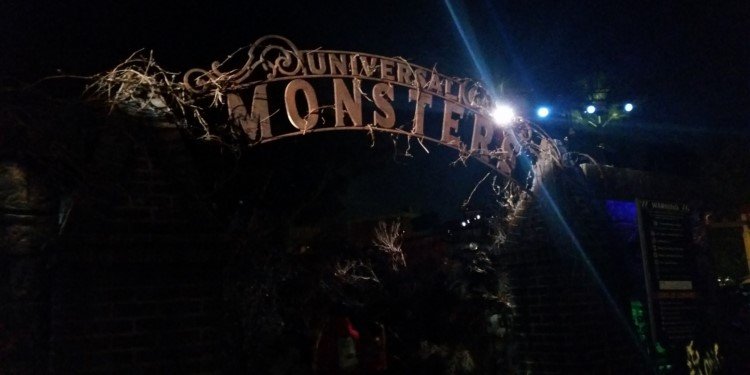 Halloween Horror Nights Begin in Hollywood!