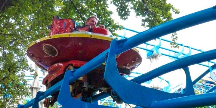 Bizarre "Flying Saucer" Spinning Coaster!