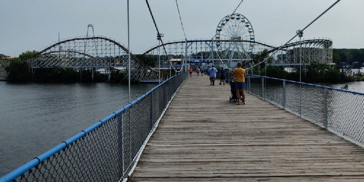 Rai Fox's Midwest Coaster Tour Continues!